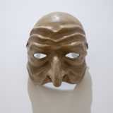 Si tratta di una maschera teatrale biscegliese della fine del 600 che Bizzarro ha fatto tornare in auge a partire dal 1975